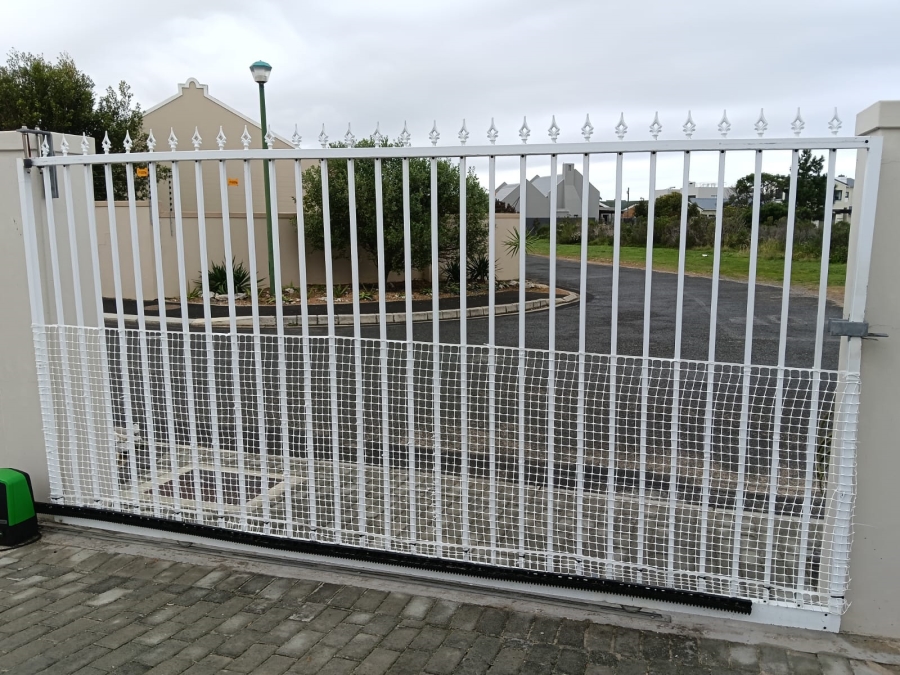 To Let 3 Bedroom Property for Rent in Sandbaai Western Cape